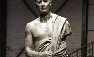 Romalı Senatör Heykeli Ziyaretçilerini Bekliyor